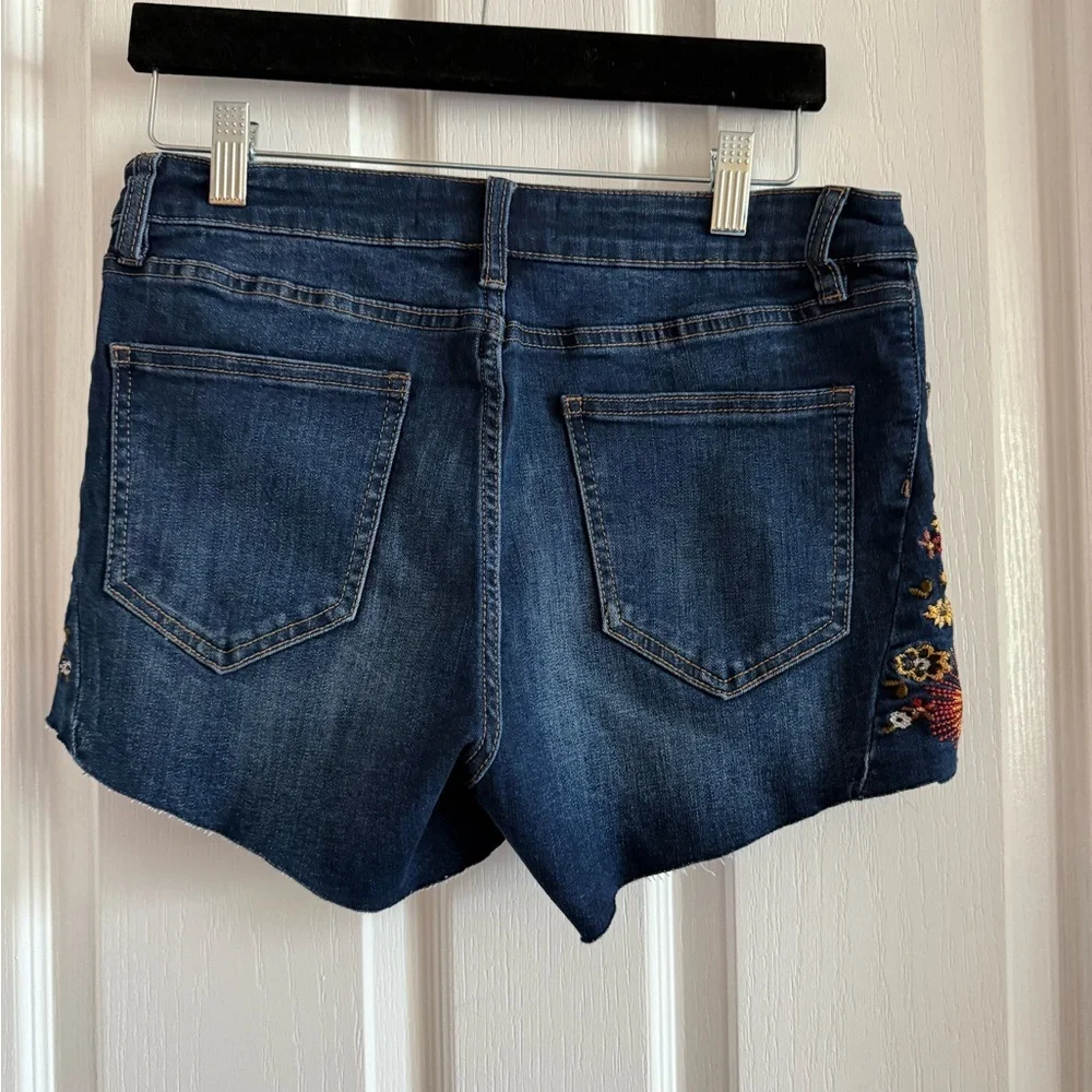 Ashley Mason Dark Blue Embroidered Jean Shorts Size 28 Raw Hem Boho - Picture 2 of 9